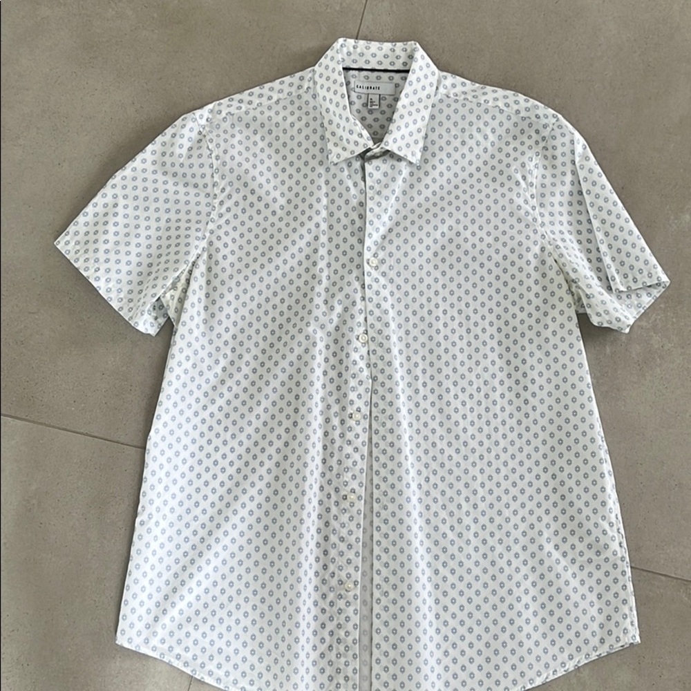 Men’s shorts sleeve button down